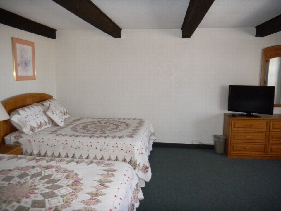 2 queen room